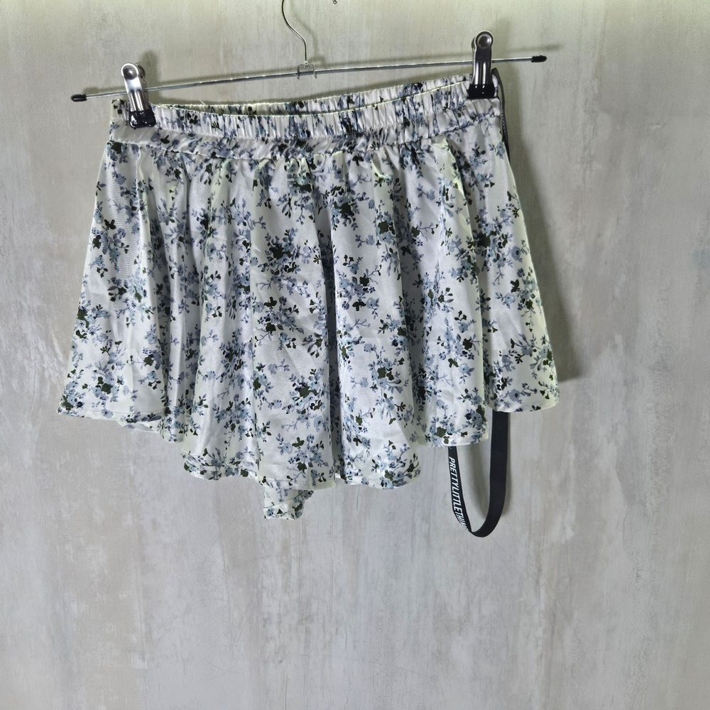 PRETTYLITTLETHING Skirt Womens 2 White Floral Satin Skater Mini Elastic Waist